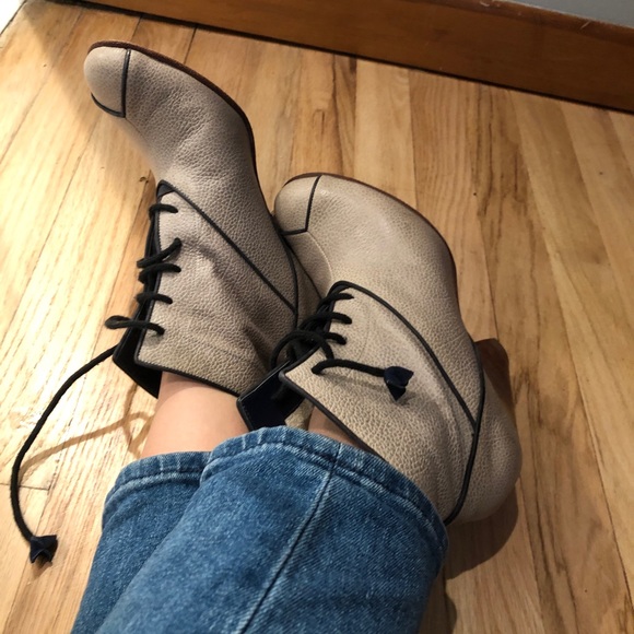 Size 6 beige with lace ankle booties - Picture 6 of 6